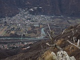 In basso verso Ornavasso e il Fiume Toce.....